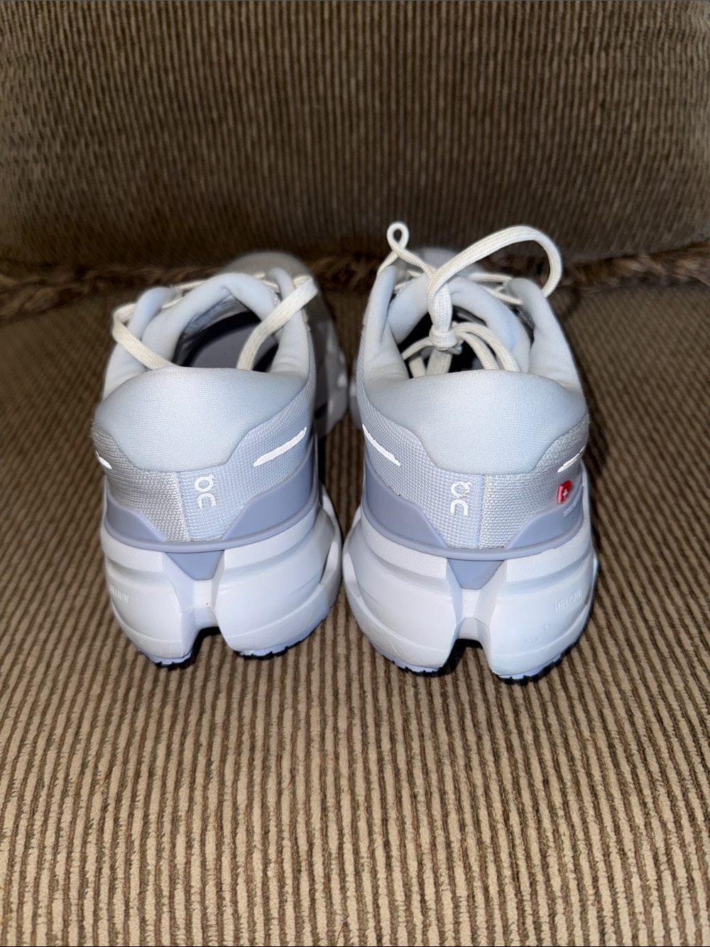 Ladies On Cloudrunner -3.  Sz 7.5 LNC - Picture 3 of 8